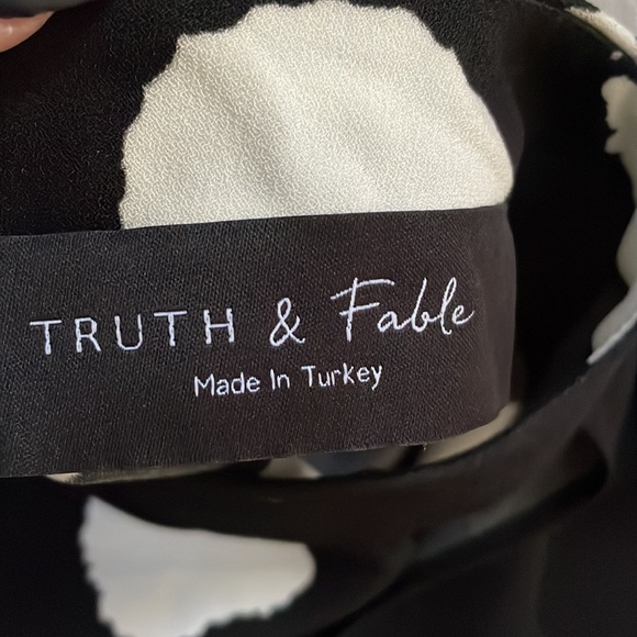 Black and white patterned column maxi dress. Like new condition - Picture 4 of 6